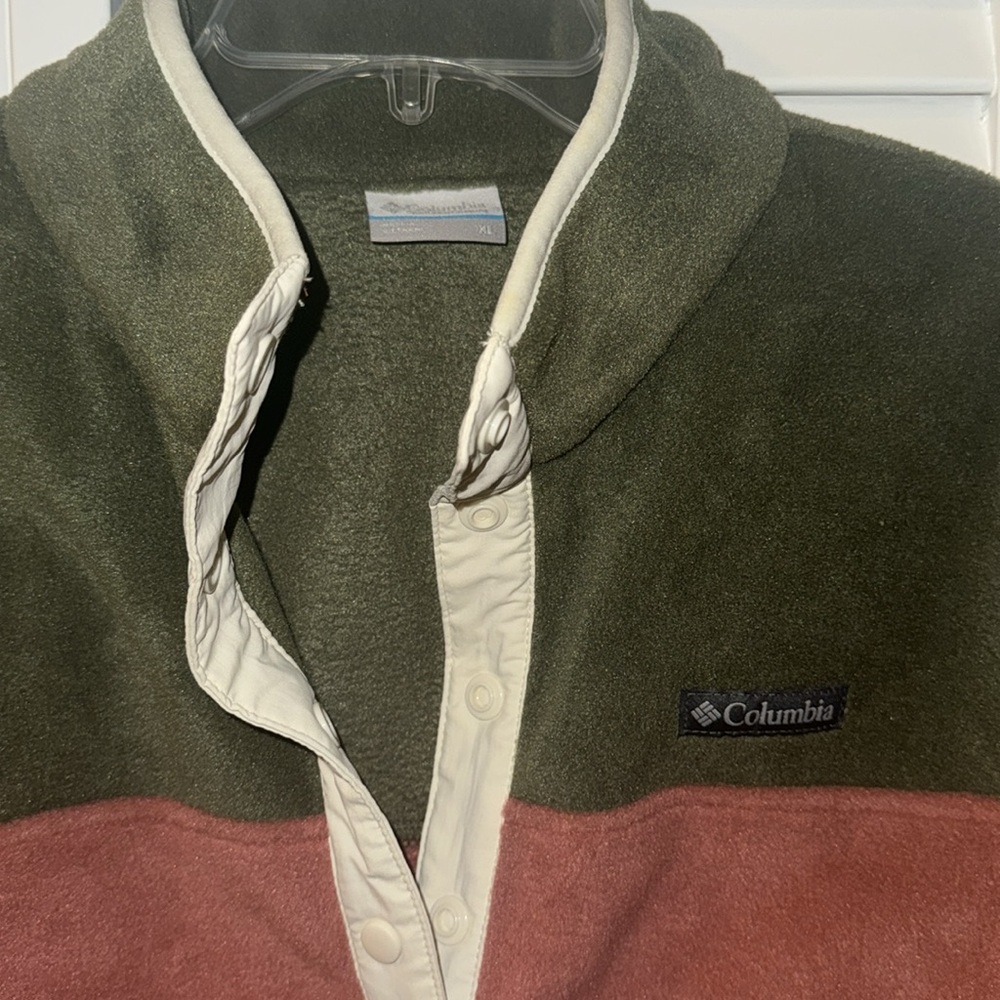 Columbia Pullover - Picture 2 of 2